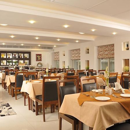 Hotel Niharika Калькутта Экстерьер фото