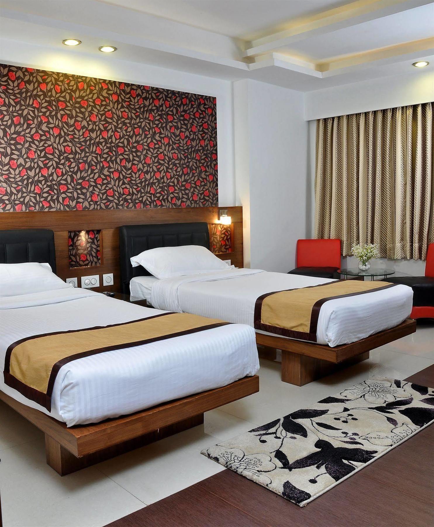 Hotel Niharika Калькутта Экстерьер фото