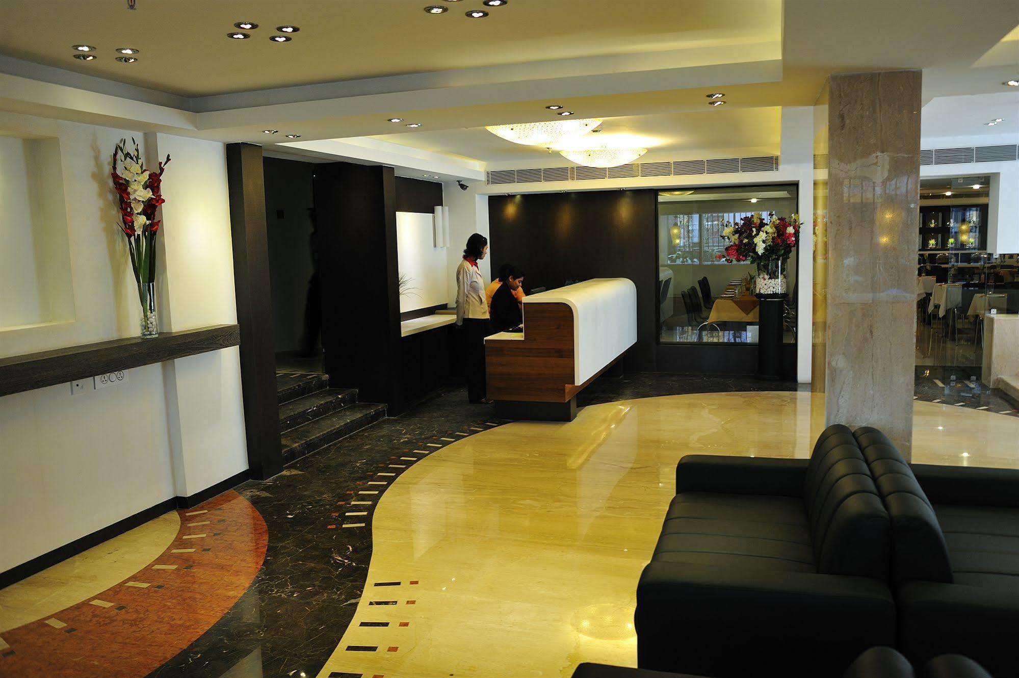 Hotel Niharika Калькутта Экстерьер фото