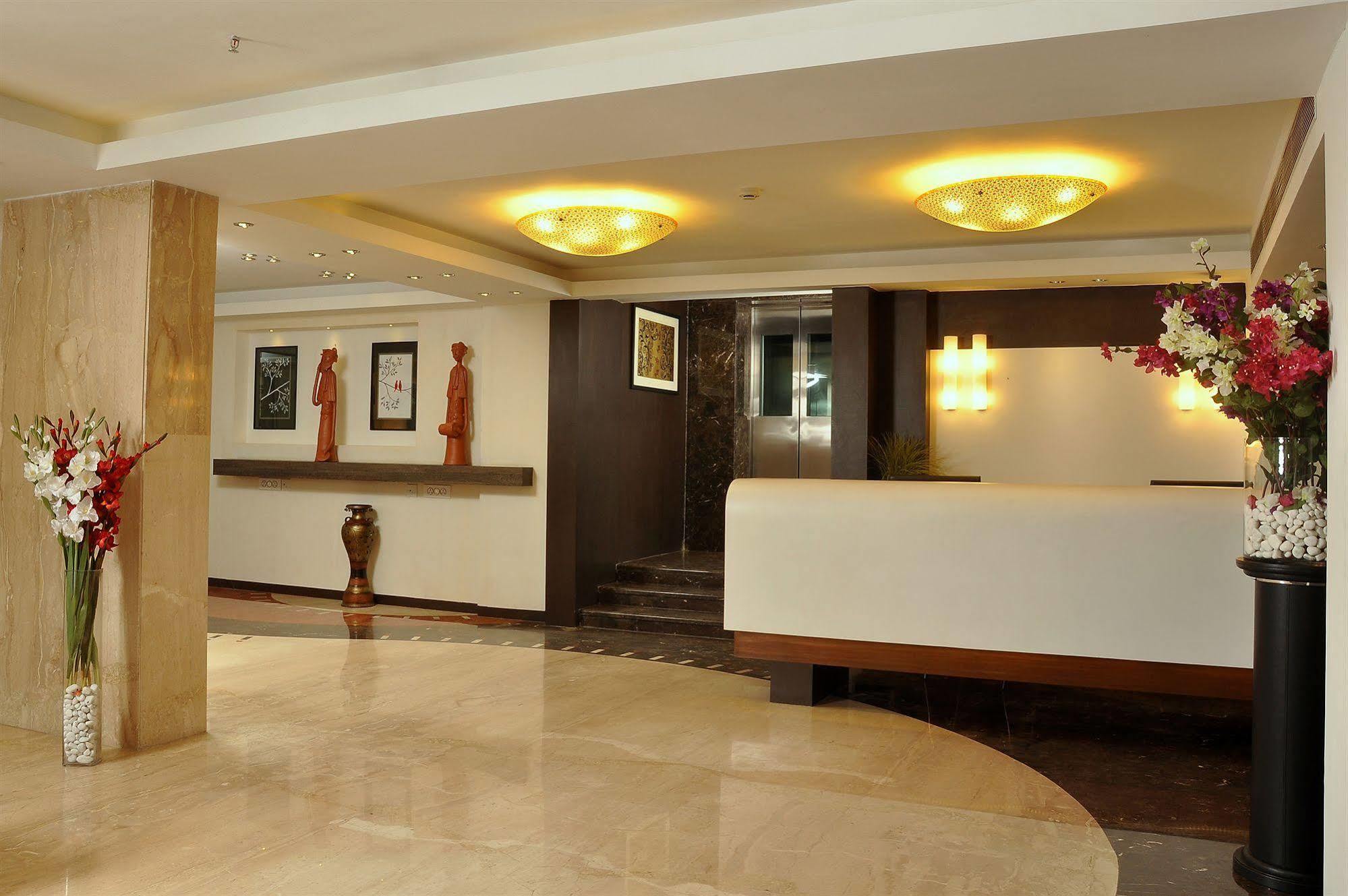 Hotel Niharika Калькутта Экстерьер фото