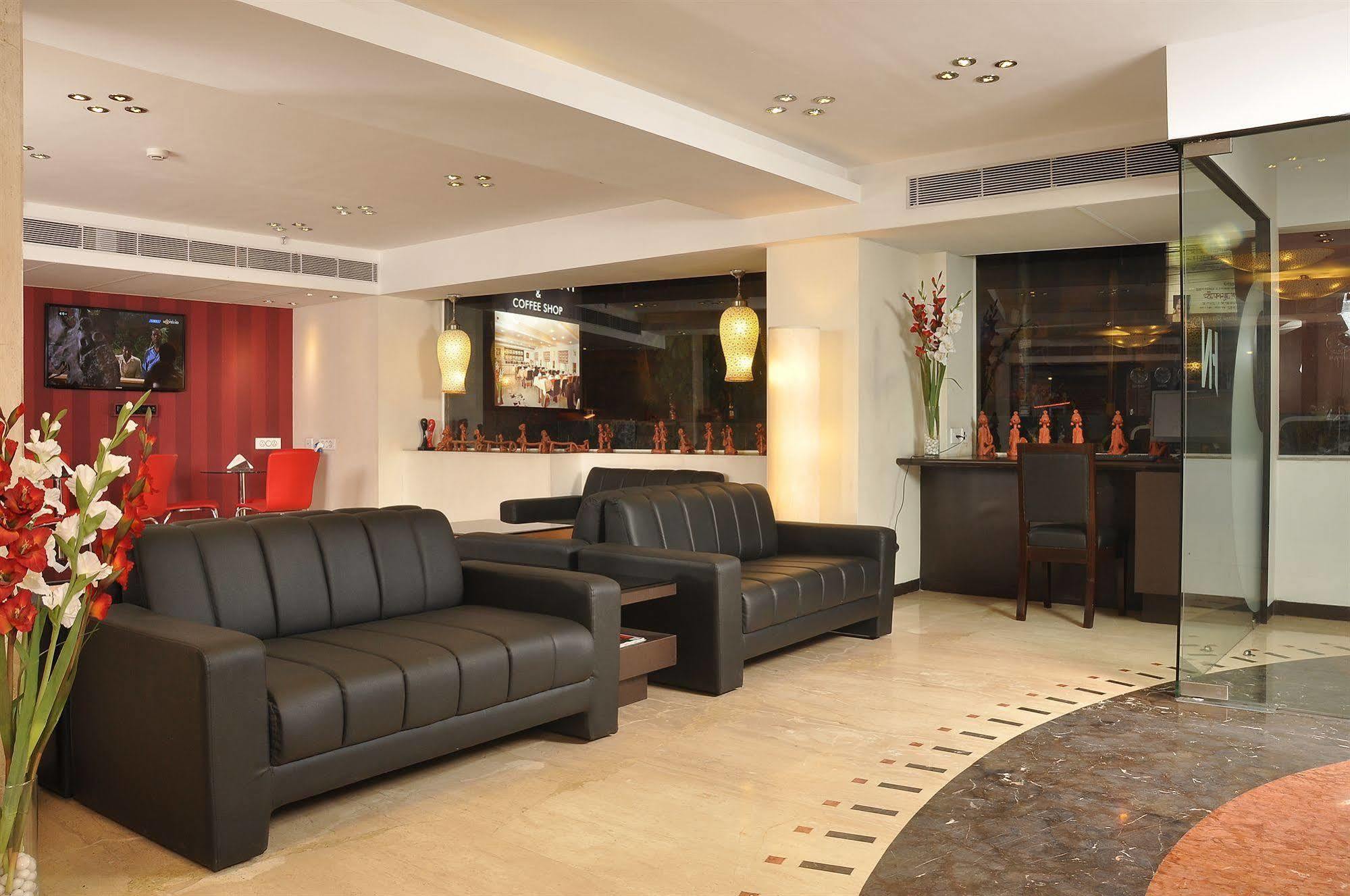 Hotel Niharika Калькутта Экстерьер фото