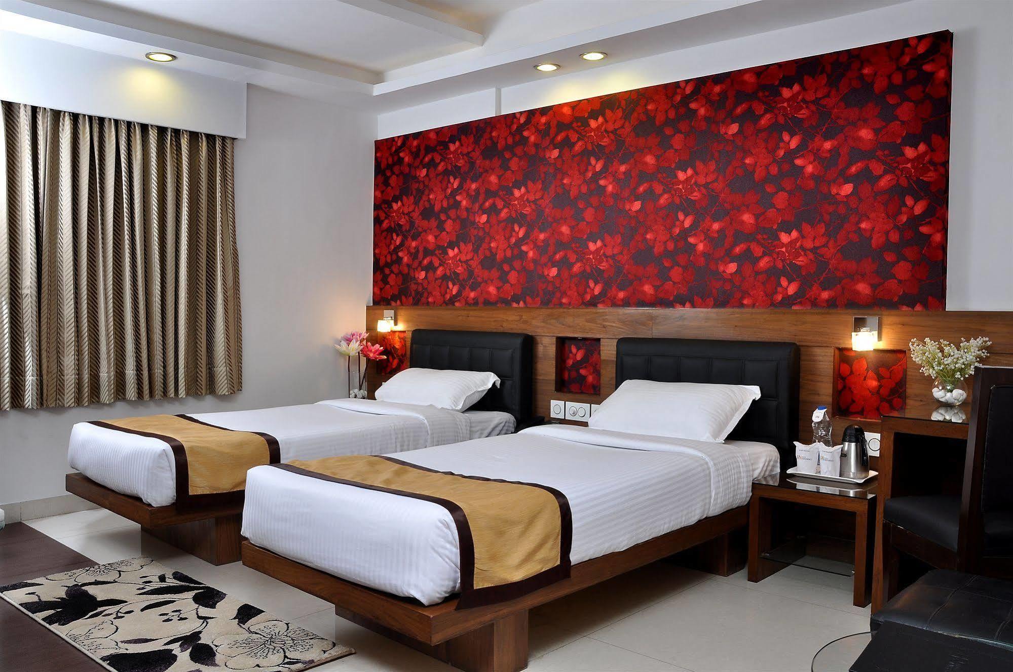Hotel Niharika Калькутта Экстерьер фото