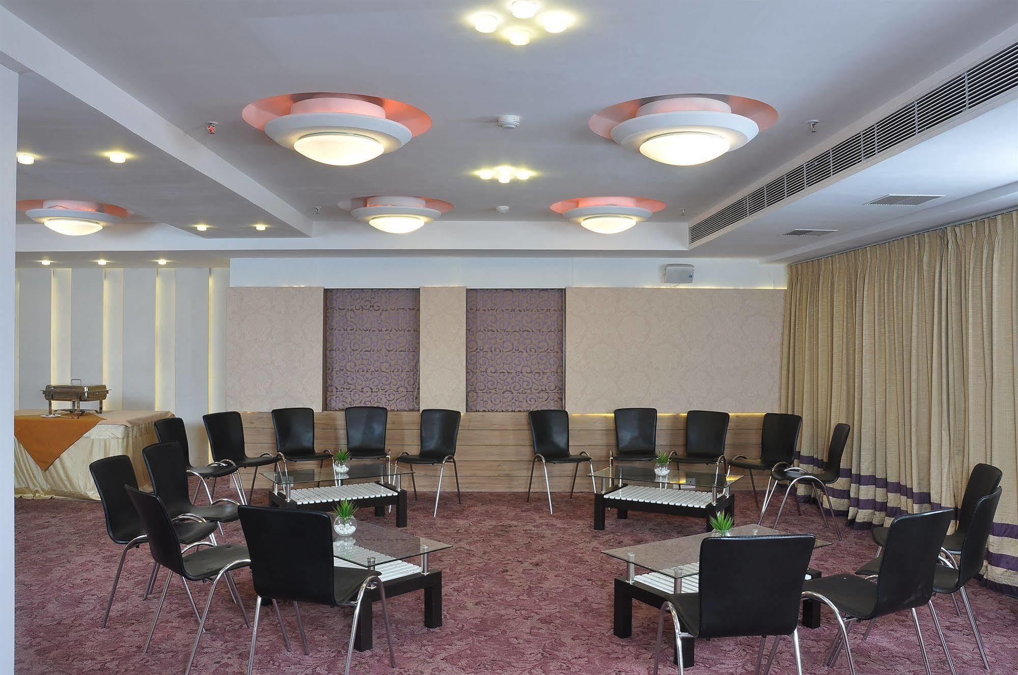Hotel Niharika Калькутта Экстерьер фото