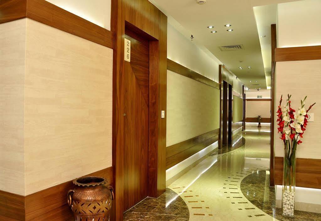 Hotel Niharika Калькутта Экстерьер фото